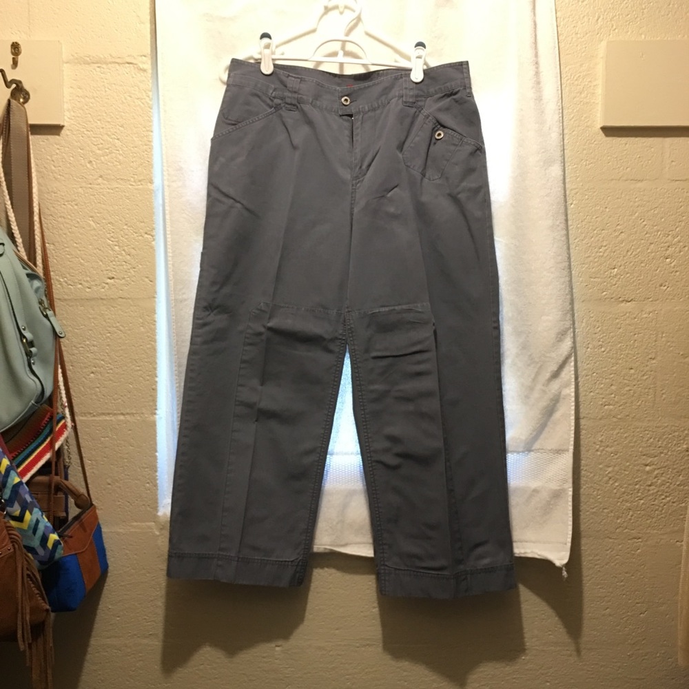 Sundance grey capris.
